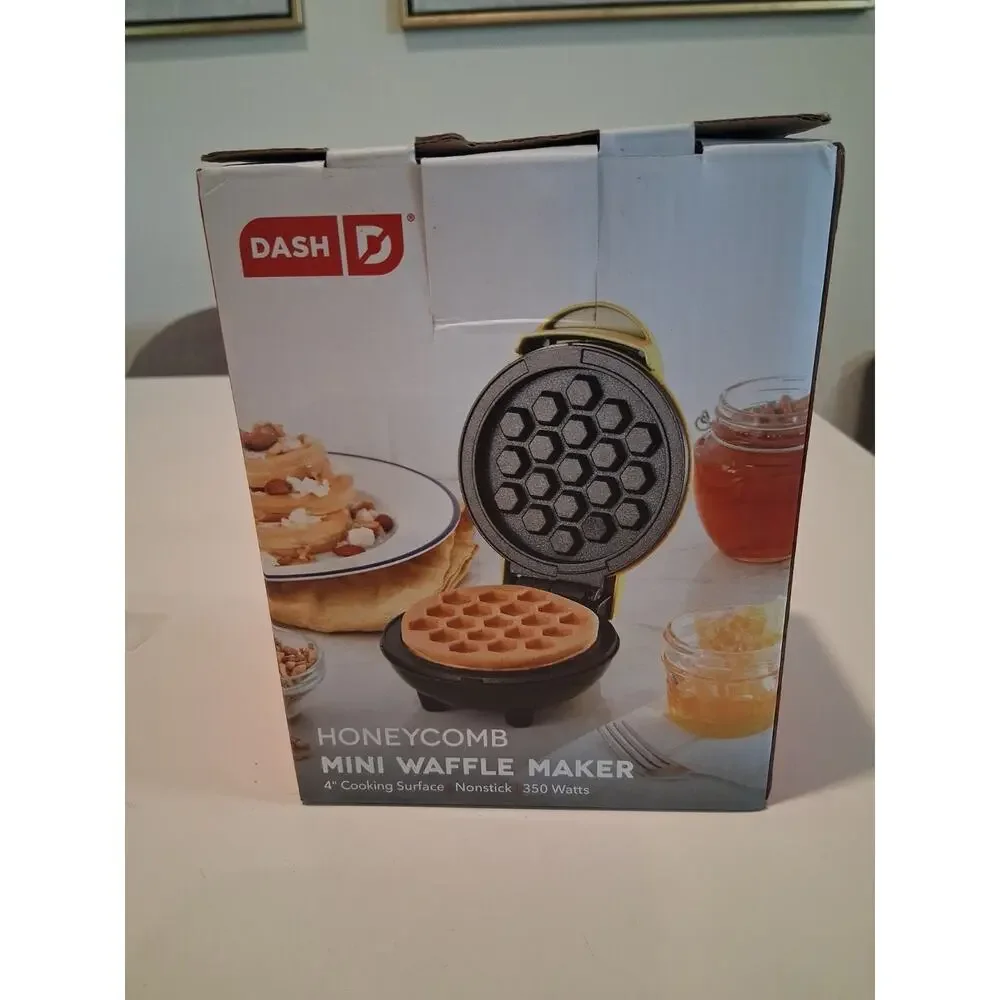 Dash Honeycomb Mini Waffle Maker 4